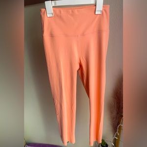 New w/o Tags Mono B scalloped hem leggings